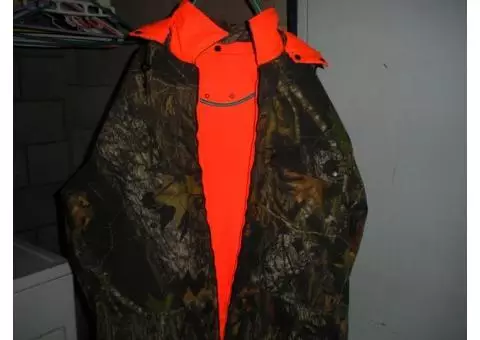 Reversable hunting suit